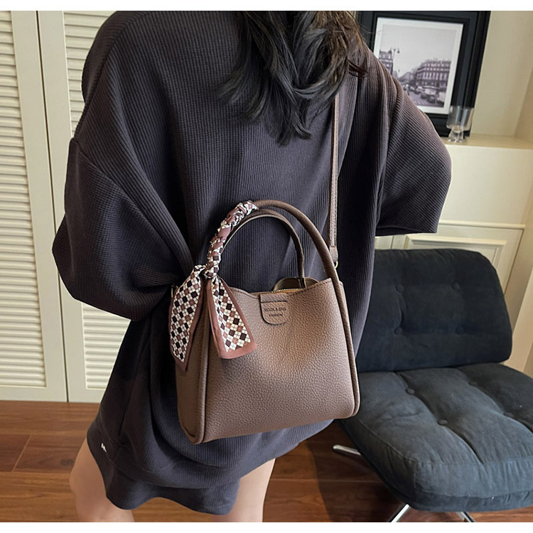 This year, the popular hand-held bucket bag for women in 2025 is a new, fashionable and simple single-shoulder small handbag that is versatile for commuting undefined