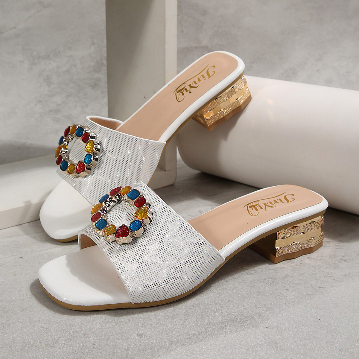 Sandalias de comercio exterior transfronterizas zapatillas de tacón alto para mujeres un pedazo de temperamento de metal decoración de hebilla cuadrada sandalias