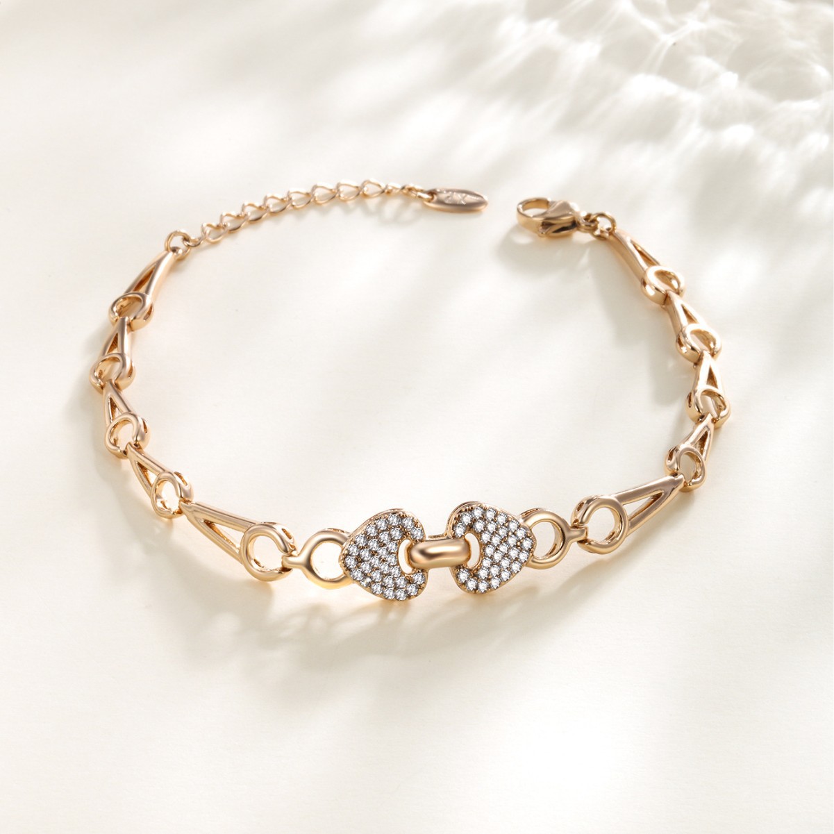 Xuping Europa y América de moda transfronteriza joyería de mano personalidad nicho de alta calidad lujoso corazón delicado pulsera de amor de la mujer