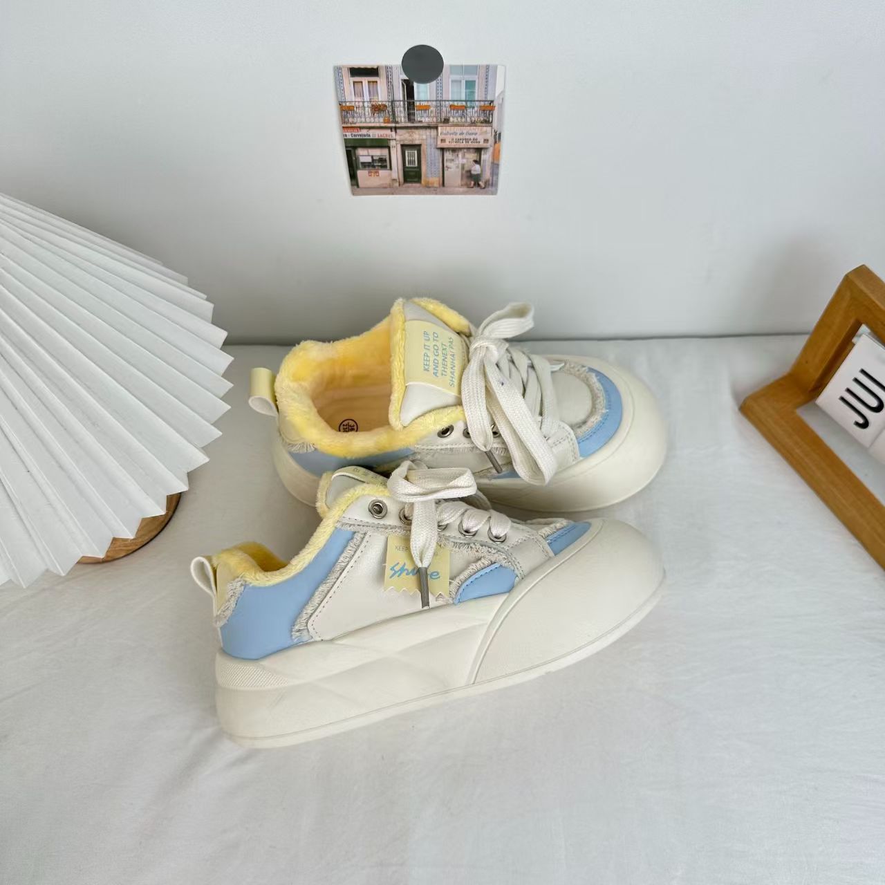 Yuanbo2024 invierno estudiantes calentamiento de algodón zapatos de mujer de suela gruesa de altura baja con zapatos de lana de estilo coreano