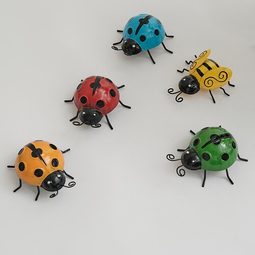 Creative outdoor iron art simulation bee seven-star ladybug pendant courtyard garden kindergarten lawn decoration small ornaments