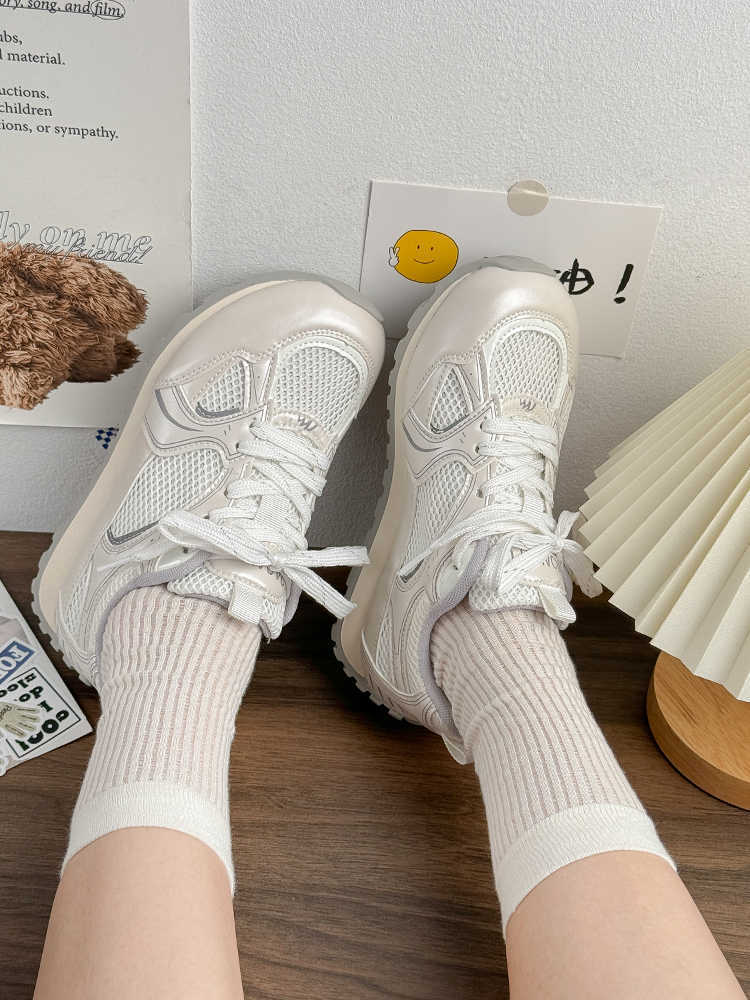 2024 verano nuevo ligero con suela suave zapatos de malla transpirables para mujeres ins super fuego nicho de diseño deportivo casual zapatos Gump