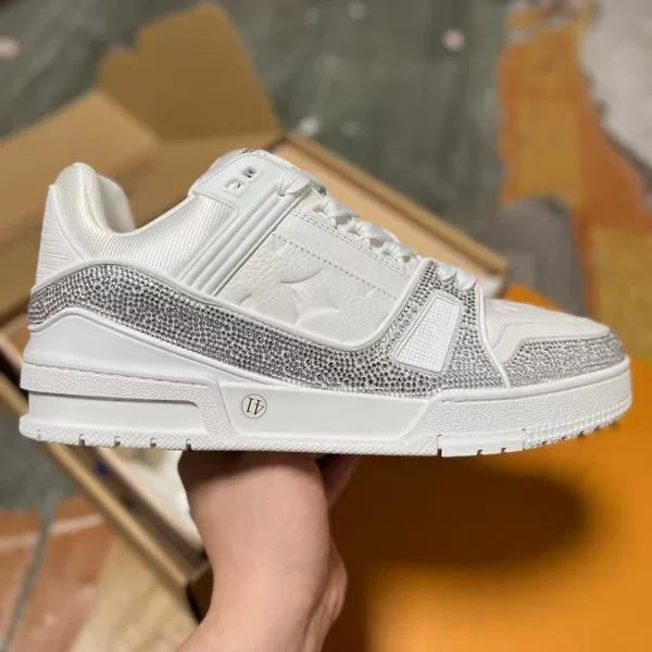 Pure original high-end version of LV Trainer sneakers for men and women, with rhinestone prints, trendy and versatile, height-increasing casual sports shoes