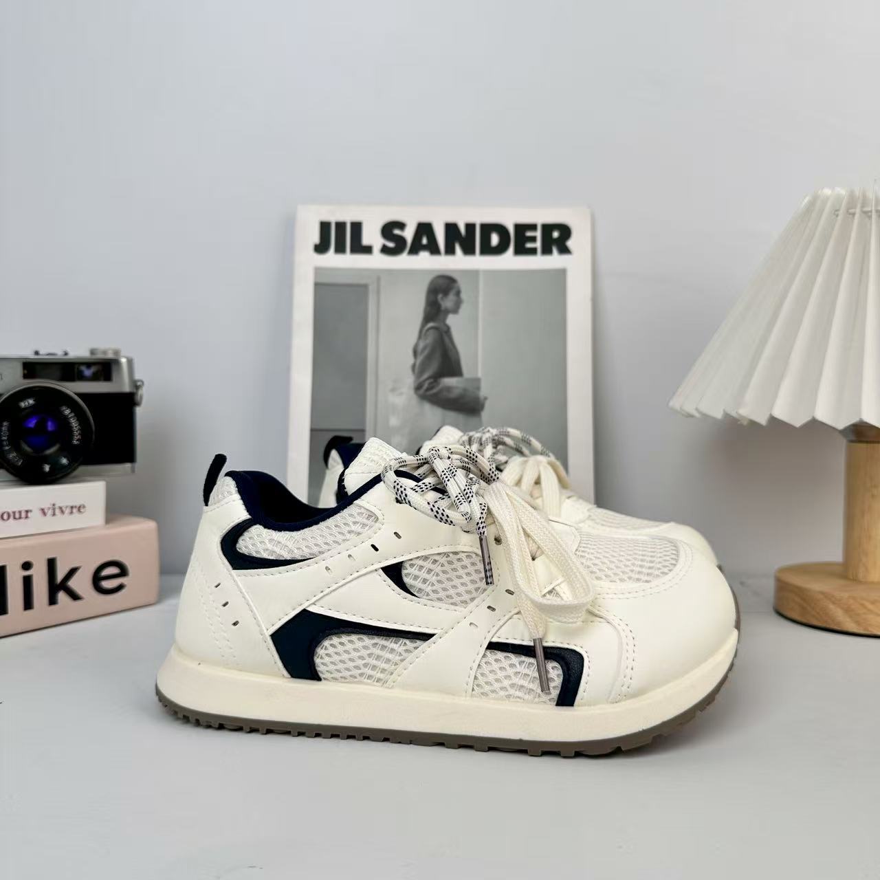 Yuanbo versátil zapatos deportivos casuales para mujeres 2025 nuevos zapatos de skate de otoño zapatos de mujer con suela gruesa zapatos blancos pequeños zapatos Gump