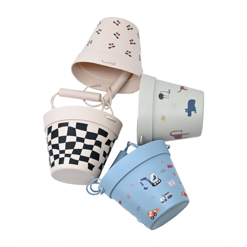 Los fabricantes venden al por mayor cubos de playa, cubos de pesca, cubos de plástico, juguetes para niños