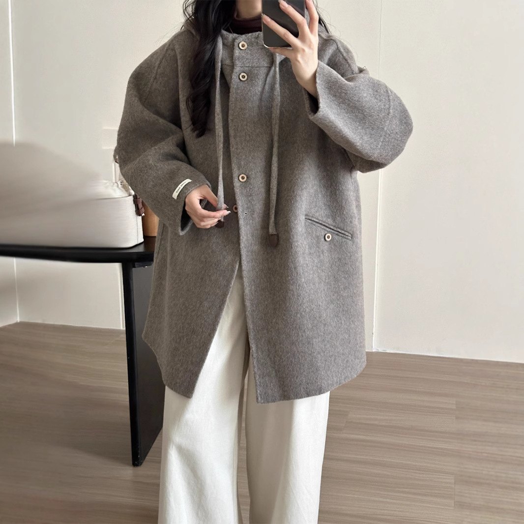 밝은 회색
