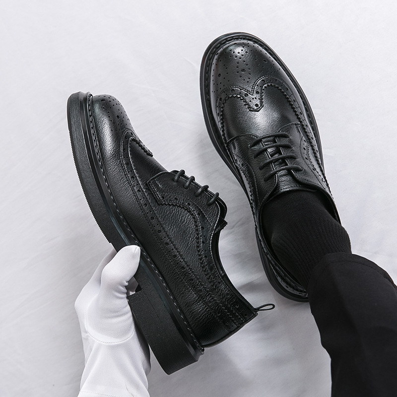 Zapatos de hombre grandes nuevos zapatos de cuero casuales de moda para hombres Bloc tallado zapatos de negocios zapatos de boda retro