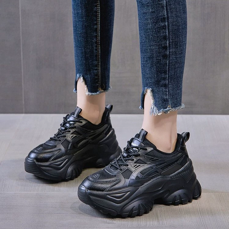 Модные женские кроссовки в стиле «dad shoes» 2025 года, осенние, дышащие, увеличивающие рост, ретро, белые, трендовые, на толстой подошве, повседневные, спортивные.