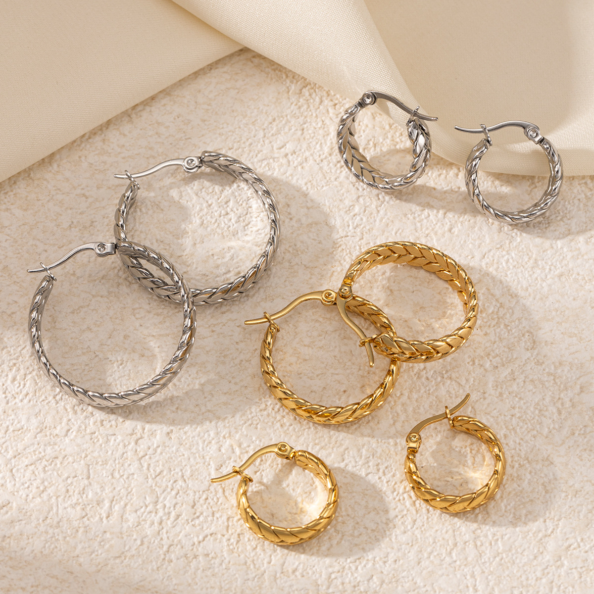 TENA europa y americana pendientes de acero inoxidable temperamento de alta calidad trenzado galvanizado de oro de titanio de 18k inserciones de joyería transfronteriza