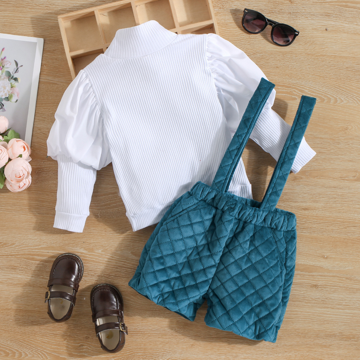 Autunno 2024 Nuovo abbigliamento per bambini Ragazze Maniche lunghe Maglia a strisce con bretelle + Pantaloncini con cinturino a griglia Set due pezzi_voghion.com
