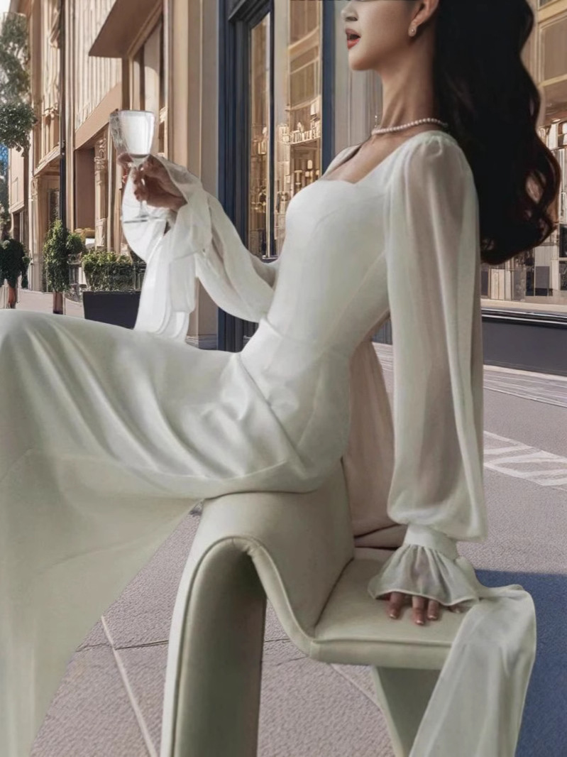 Robe en queue de poisson, nouveau Style français, col carré, maille épissée, légèrement translucide, manches cloche, taille amincissante, couleur unie, 2025