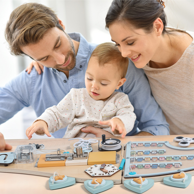 Tablero ocupado con tema de dinosaurio de madera Una variedad de juegos divertidos en un solo engranaje, forma giratoria, combinación de juguetes educativos