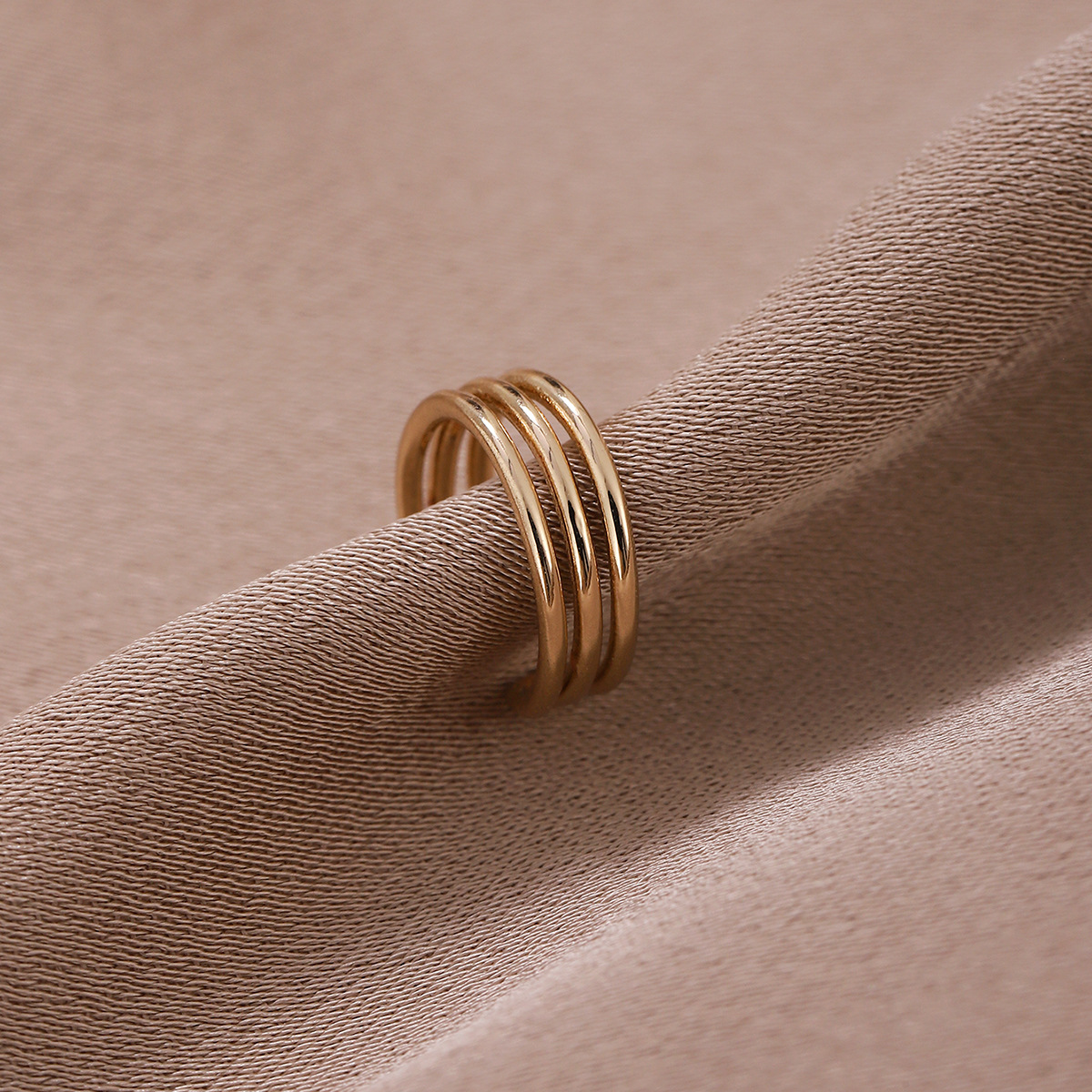 Estilo coreano personalizado pendientes simples de alta calidad en forma de U irregular clip de oreja cuadrada simple clip de hueso de oreja sin oreja al por mayor