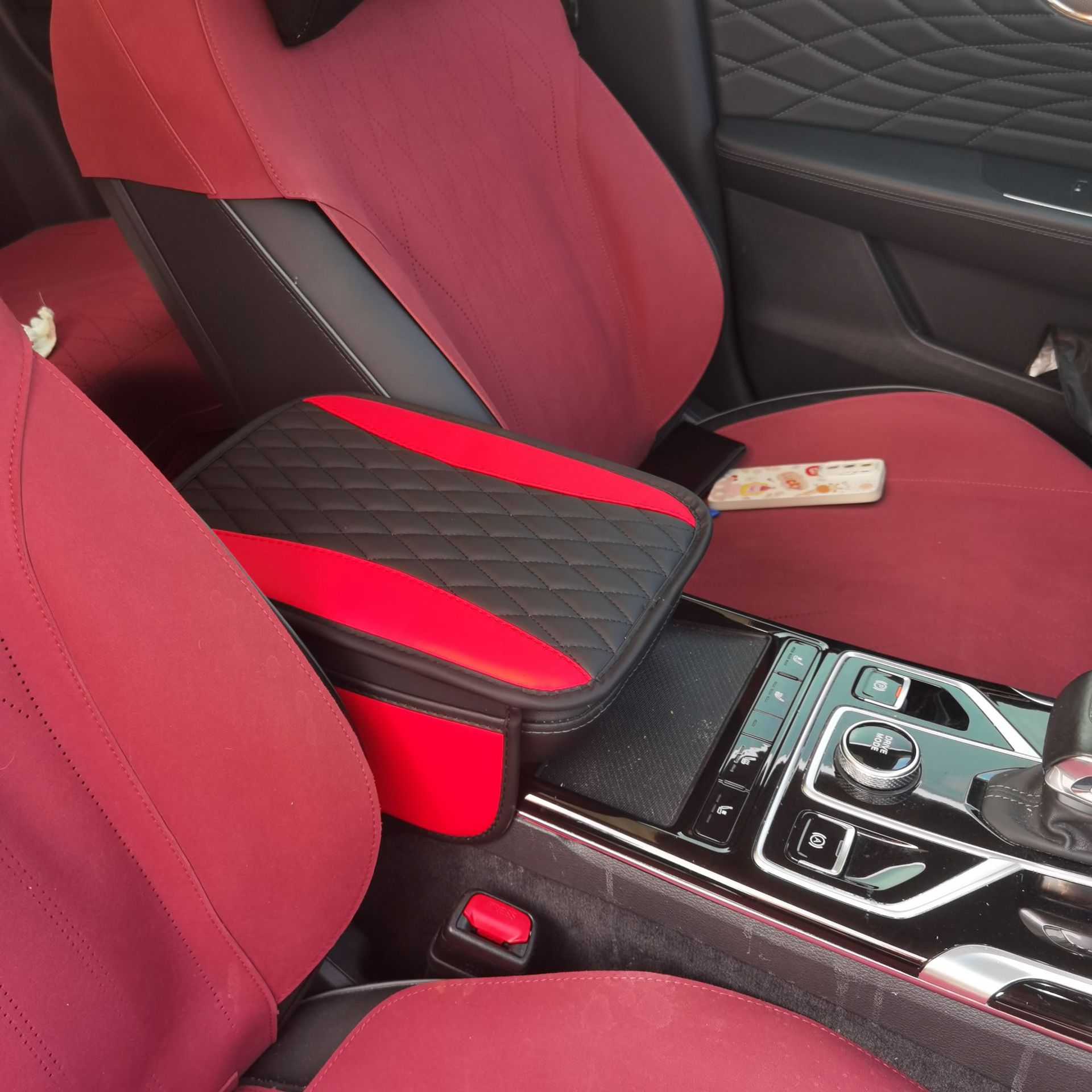 Wholesale car armrest case cushion PU leather embroidered three-dimensional cross-border explosion non-slip central armrest case cushion