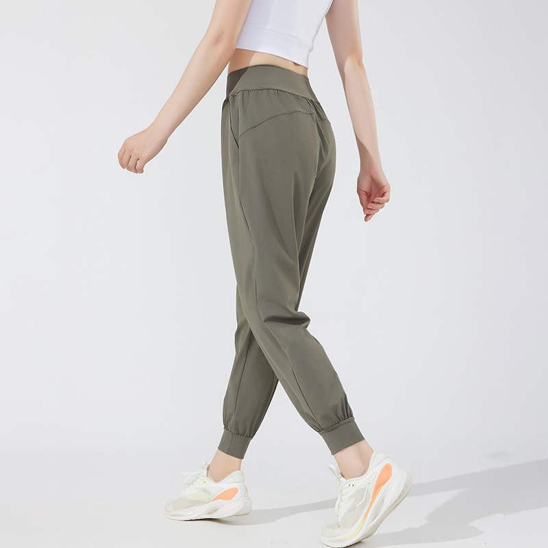 Pantalones deportivos casuales elásticos y transpirables estilo otoño 2026 para mujer, ideales para yoga, correr y fitness al aire libre.