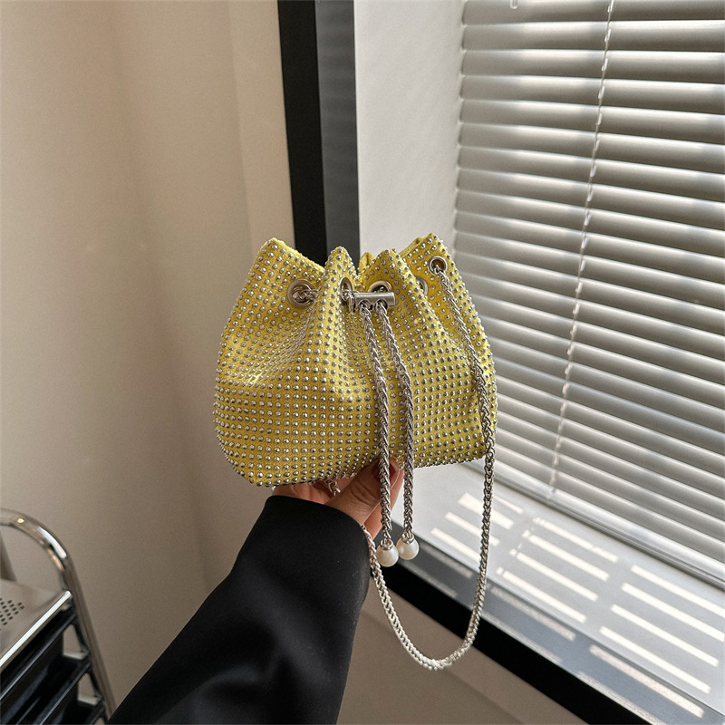 2024 New Fashionable Women's Bag Instagram Small Design Bright Diamond Single Shoulder Diagonal Straddle Bag Minimalist Bucket Bag_voghion.com