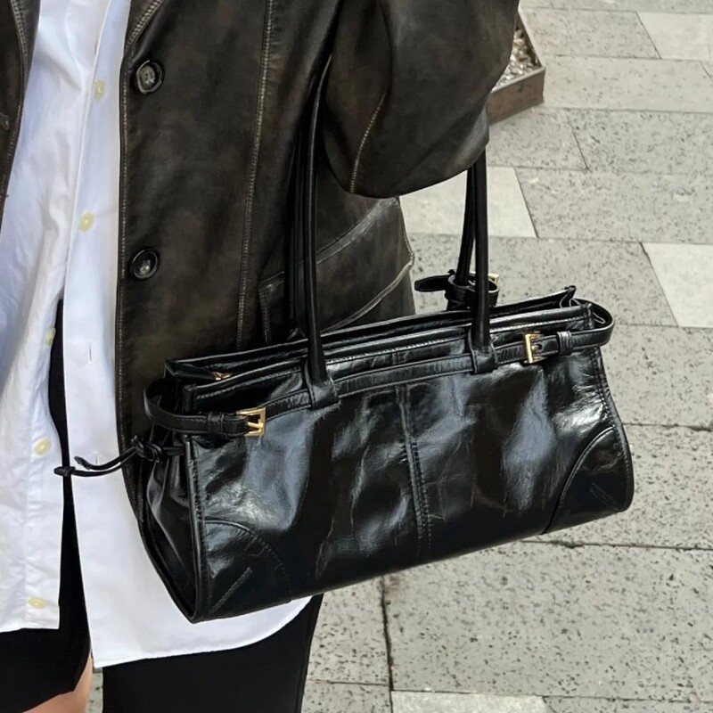 P Brand Replica New Model Oil Wax Leather Underarm Bag, Genuine Leather with a High-End Feel, Long Handle Handbag, Shoulder Bag, Baguette Bag, Tote Bag P Brand Replica New Model Oil Wax Leather Underarm Bag, Genuine Leather with a High-End Feel, Long Handle Handbag, Shoulder Bag, Baguette Bag, Tote Bag