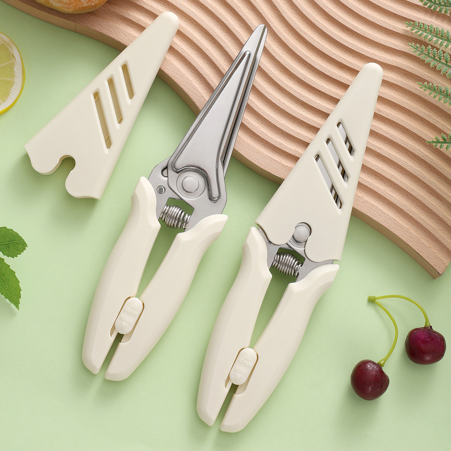 Stainless steel magnetic refrigerator scissors, household powerful kitchen scissors, multifunctional food scissors, kitchen scissors for cutting roasted meat