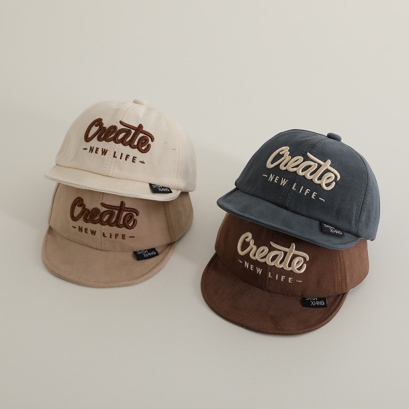 Children's demi-season baseball cap for early age
