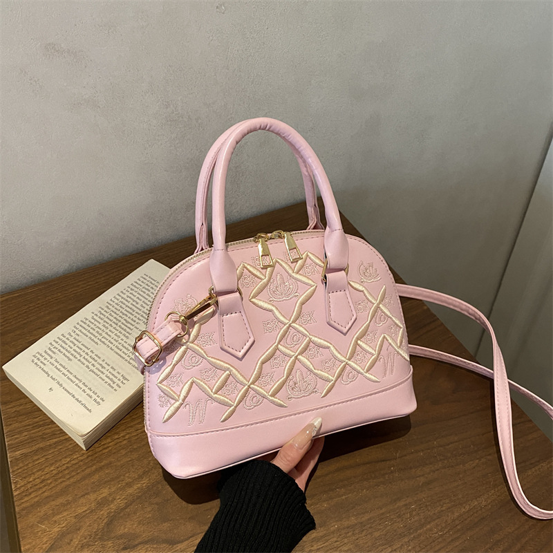 Retro Embroidered Handbag Women's 2025 Autumn and Winter New Trendy Fashion Quilted Commuter Bag Single Shoulder Crossbody Shell Bag
