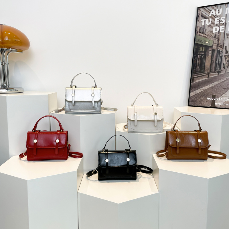 Bolso de mano simple retro para mujeres 2024 invierno nuevo estilo de moda bolso de hombro de estilo extranjero bolso de mano pequeño