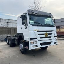 工厂出口非洲翻新二手重汽豪沃双驱牵引车HOWO10轮右驾拖拉机头