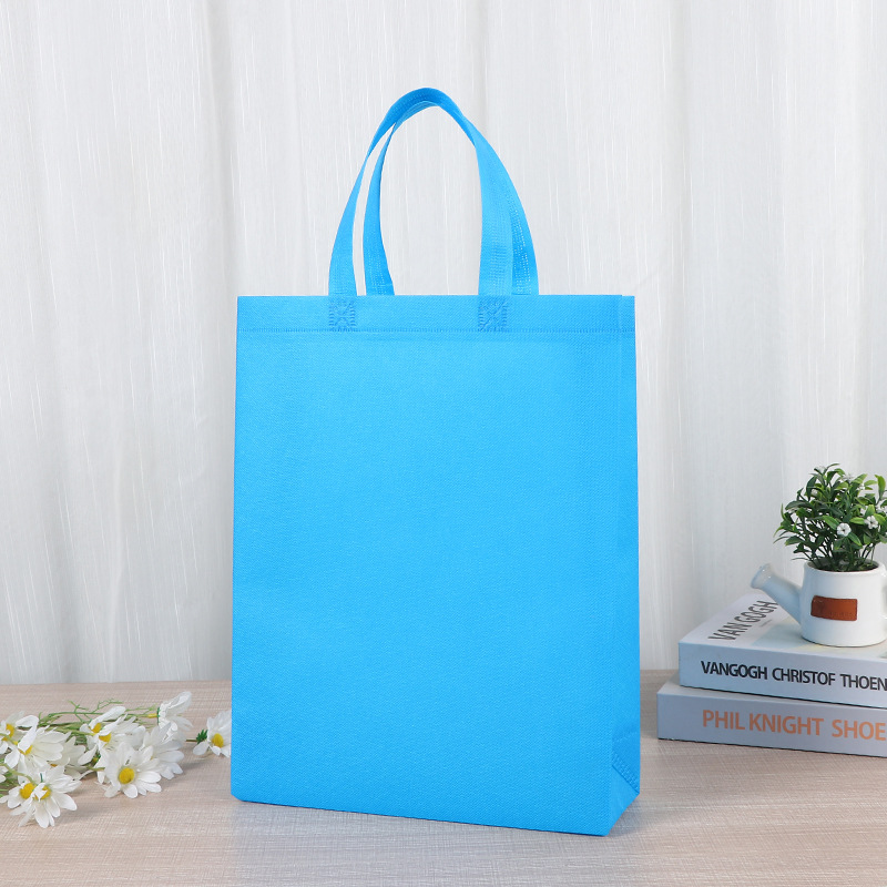 Bolsa de mano no tejida de color vertical en stock para aumentar el embalaje de regalo en blanco imprimible logotipo bolsas no tejidas