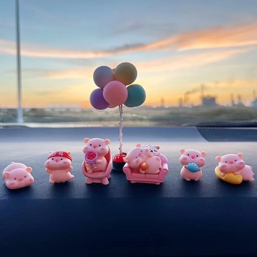 Hollywood star pig center console ornament car rearview mirror car interior decoration item electric vehicle small item car interior accessory