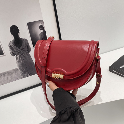 Korean version minimalist stylish saddle bag for women 2024 new fashion retro single shoulder crossbody bag versatile commuting bag