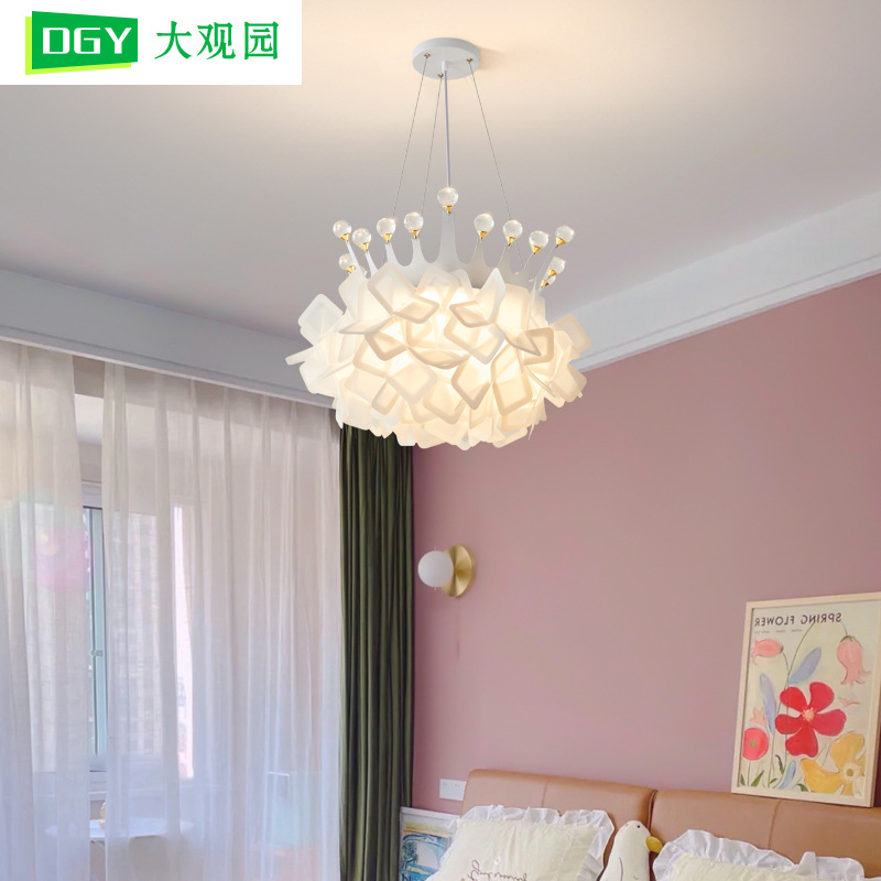 Diseñador italiano lámpara de dormitorio lámpara de techo pétalos lámpara de dormitorio principal simple lámpara de sala de estar moderna 194L