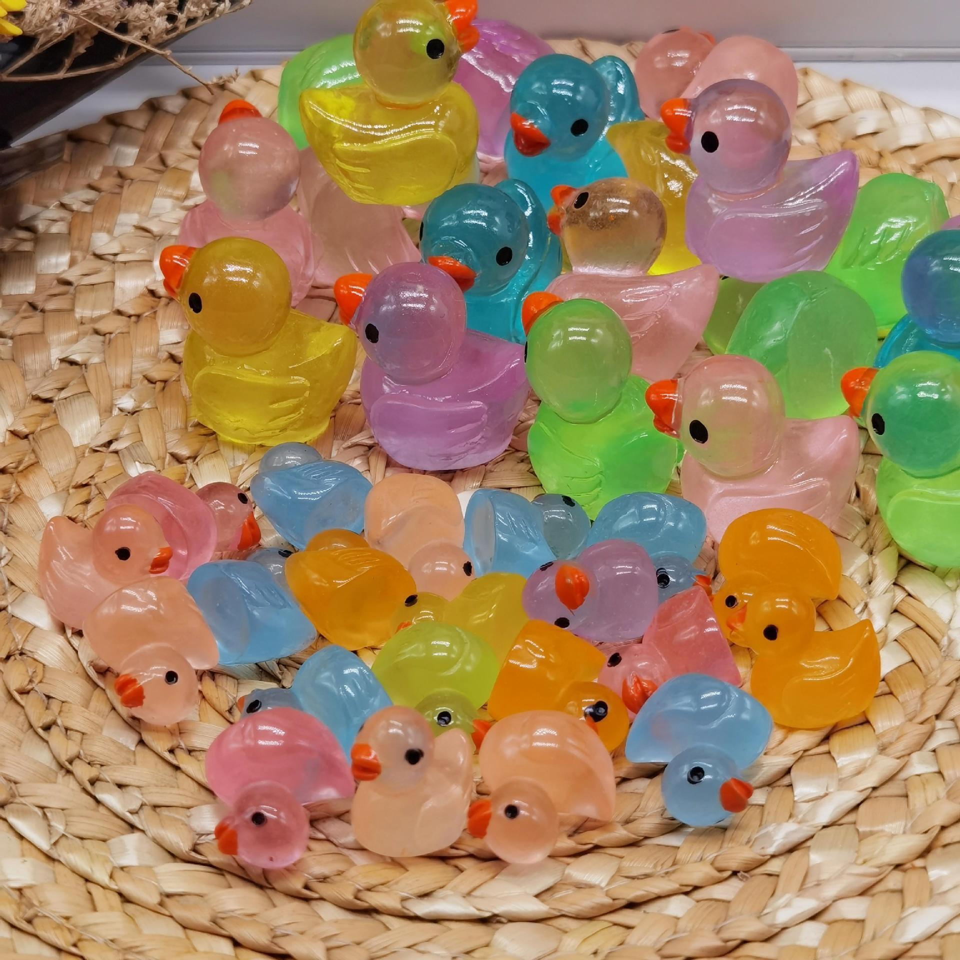 DIY (Glow-in-the-Dark Duck) 3D Resin Plastic Accessories Handmade Ornament Manual Phone Case Full Amount Free Shipping Toy