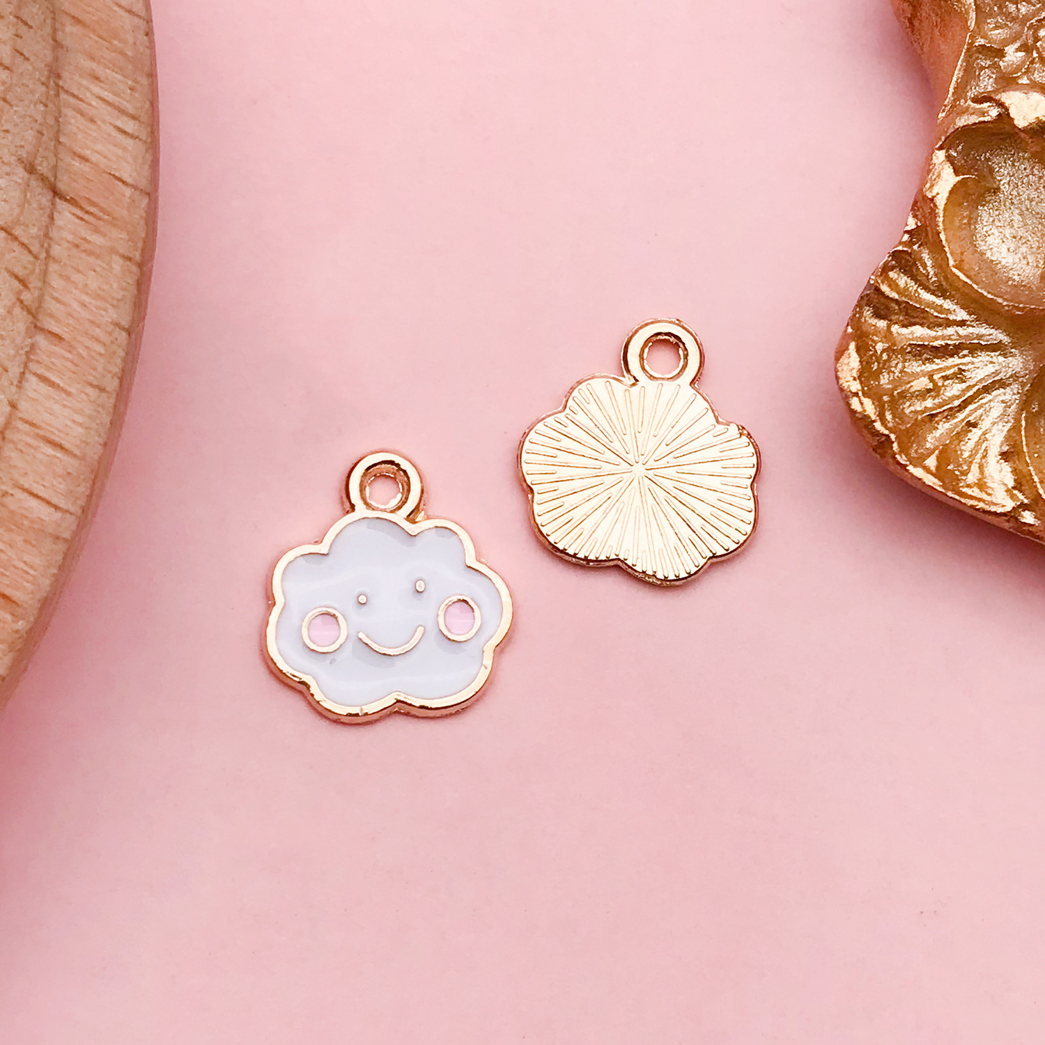 11054-白色滴油锌合金笑脸云朵12x13-0.5g