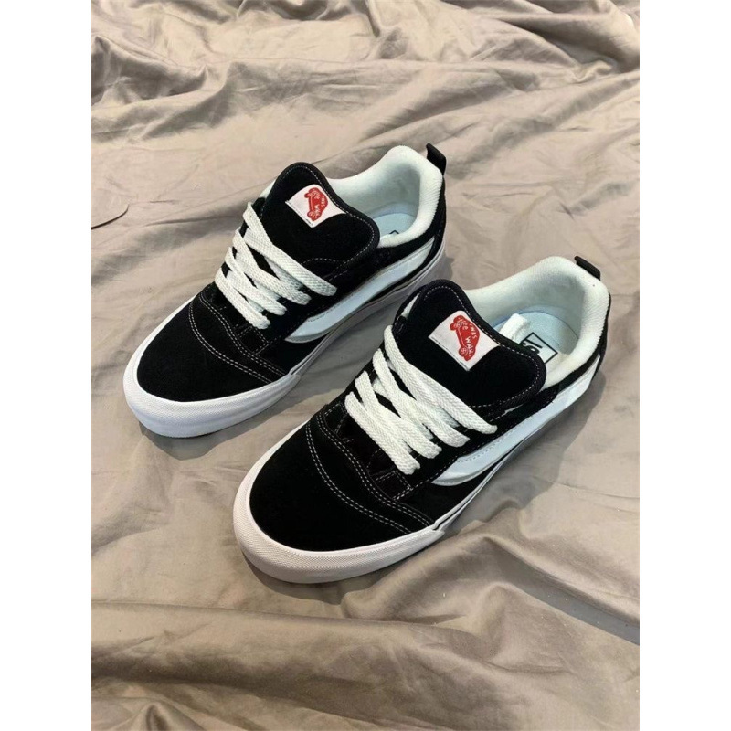 Black Warrior Campus Style Zapatillas Primavera y otoño Nuevo estilo American Street Cool Casual Todo fósforo Retro Fat Bread Shoes