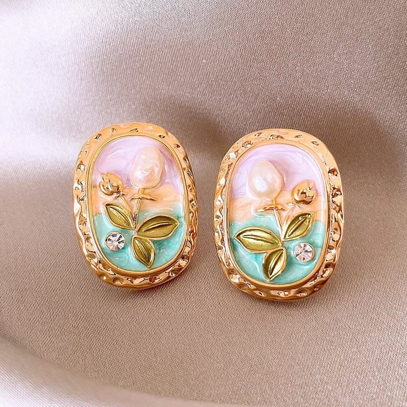 Earrings, 32