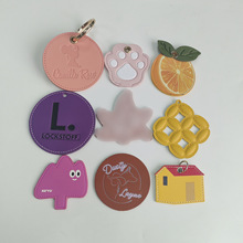 定 制礼品皮革挂件圆形皮质吊牌压印LOGO不规则形状钥匙扣PU皮标