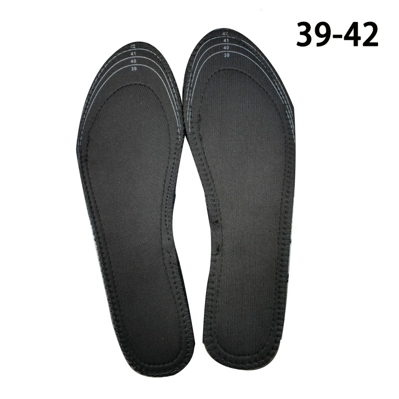 Уличная обувь? Но текст: "Outdoor diligence USB heating insole EVA can cut electric heating insoles USB heating insole switch control"