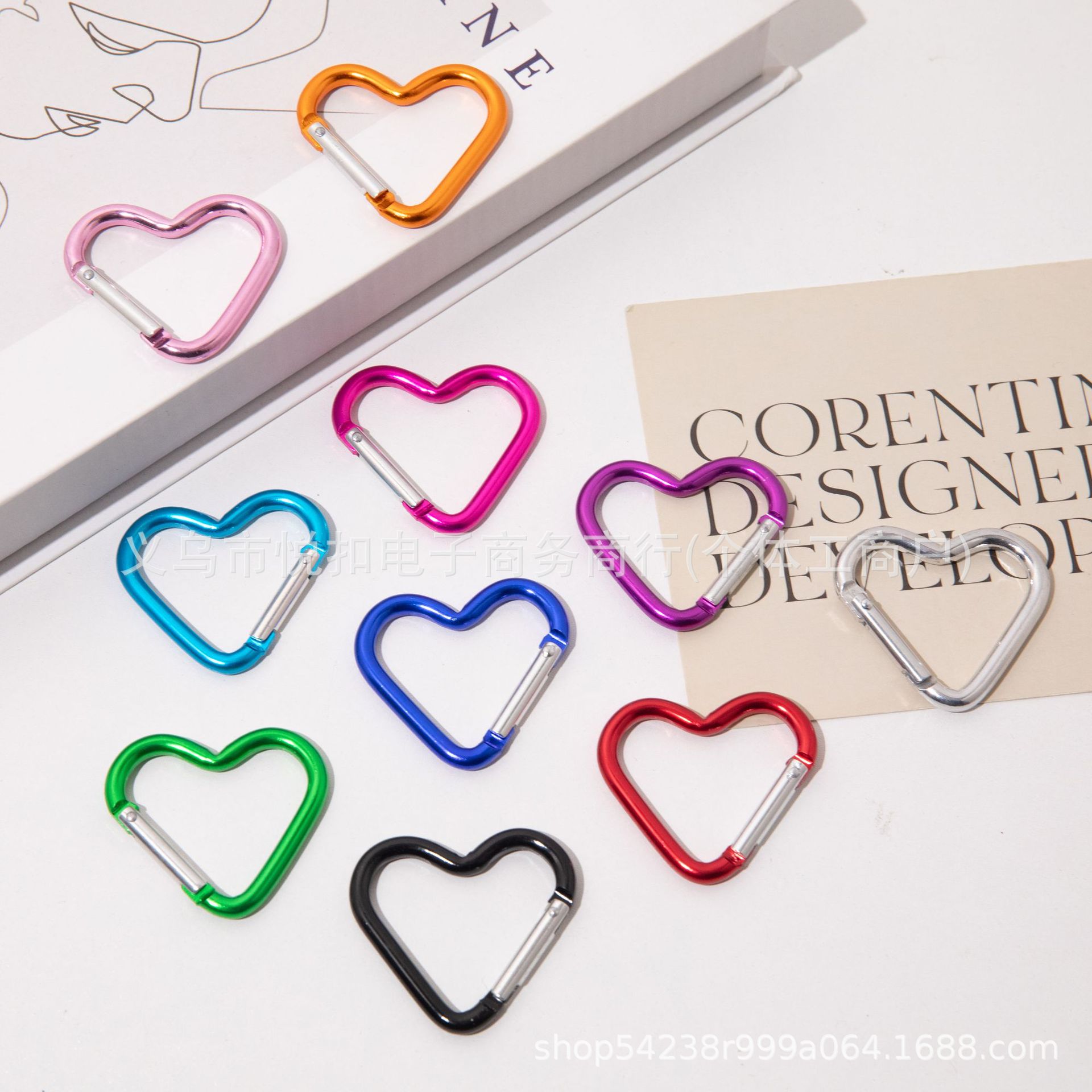 ♔ Manufacturer Wholesale Heart-Shaped Carabiner Creative Safety Buckle Pet Hook Chain Connection Ring Outdoor Water Bottle Clip