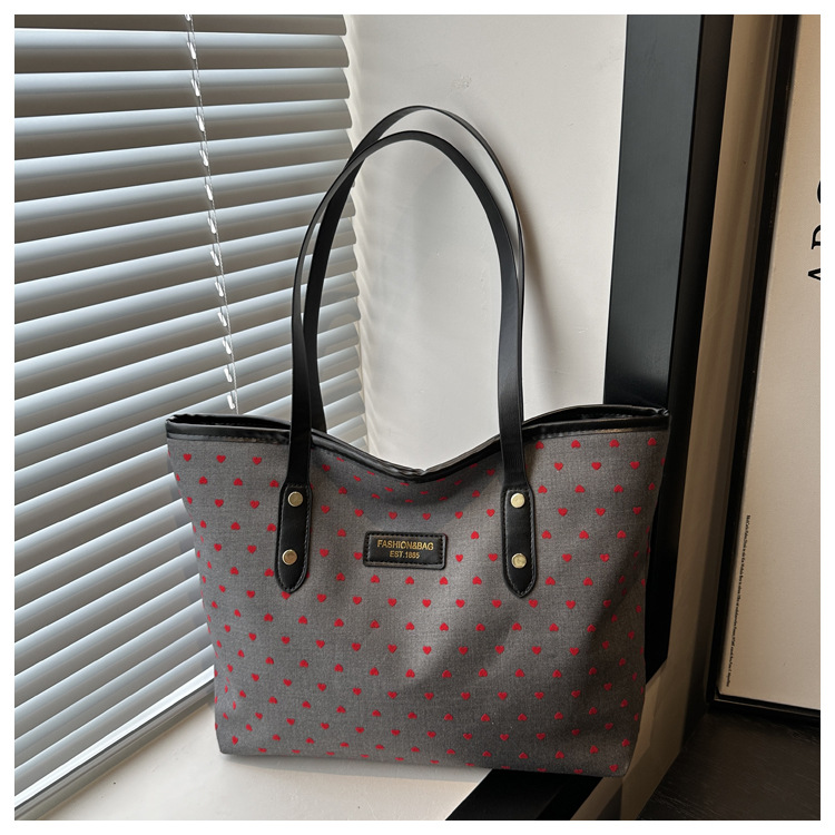 The 2024 new Korean-style tote bag with a college style is stylish, elegant and beautiful. It is a large-capacity single-shoulder and underarm commuter handbag undefined