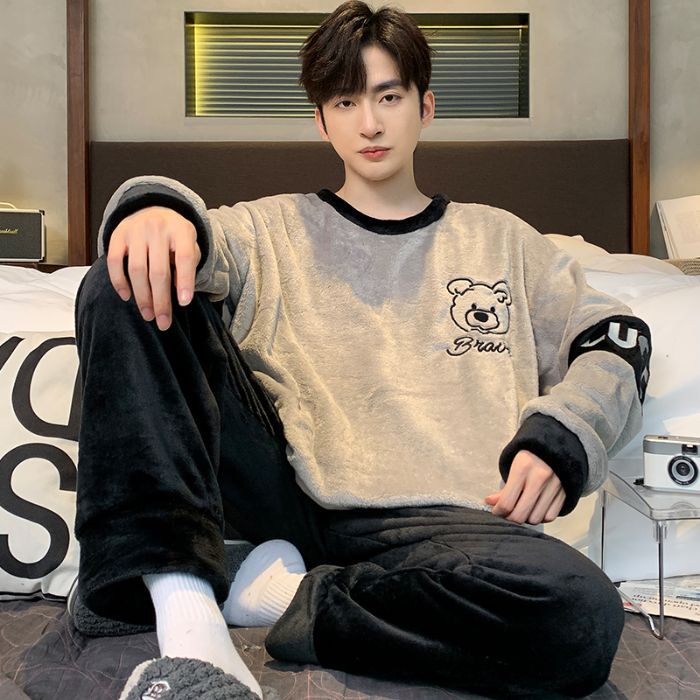 Pijamas de franela para hombre, invierno 2025, forro polar coral grueso, tallas grandes, aptos para usar en exteriores, conjunto para estar en casa, exportación.