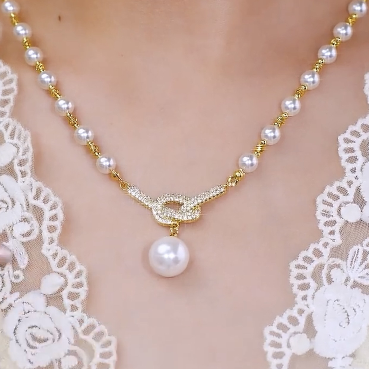 复制_满钻珍珠项链女轻奢小众设计感2024新款.jpg