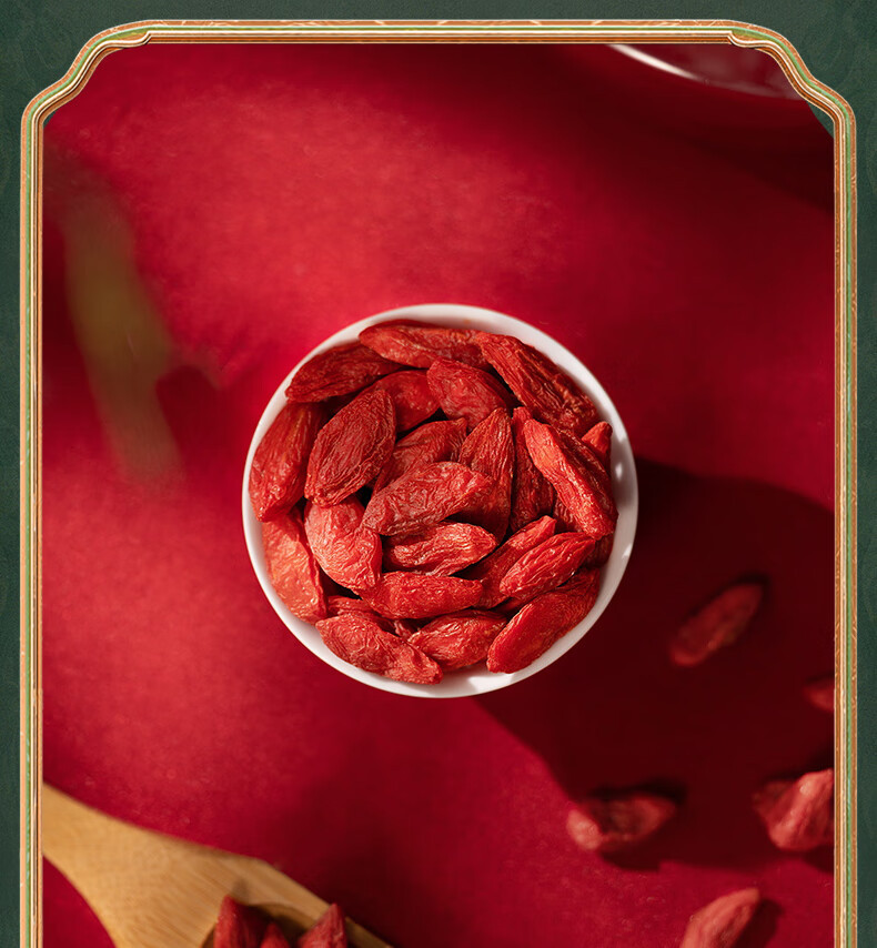 Ningxia Premium Goji Berries Dried Wolfberry Gou Qi Zi 250g x 2 Jars in use