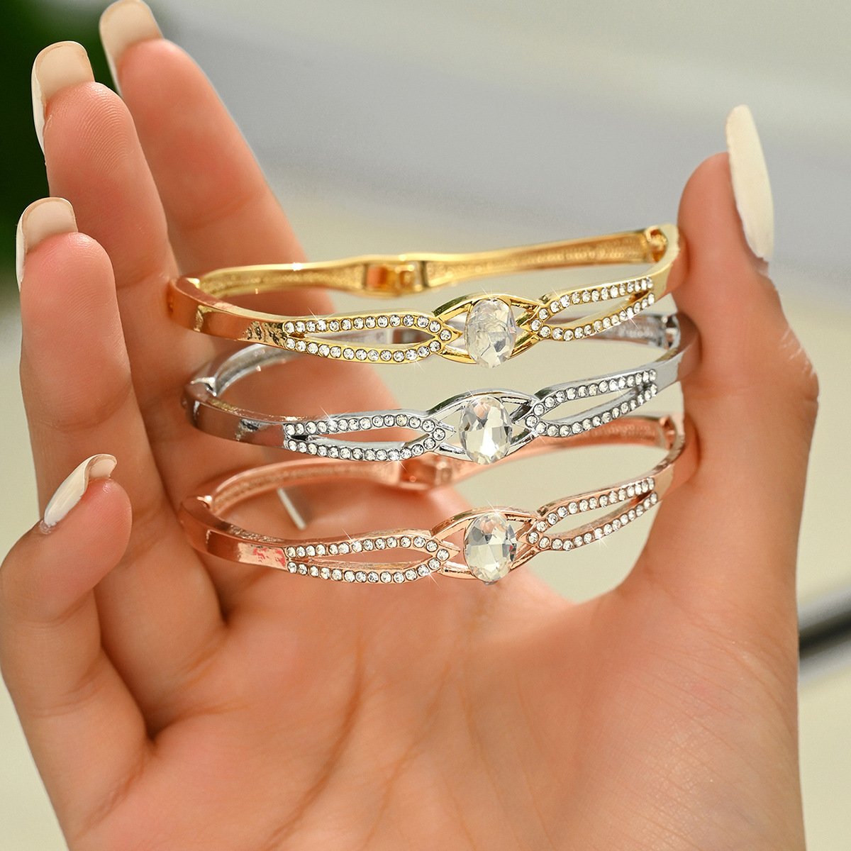 Pulseras de diamantes de arco superbrillo pulseras de estilo ligero de lujo pulseras de alta calidad temperamento joyas versátiles