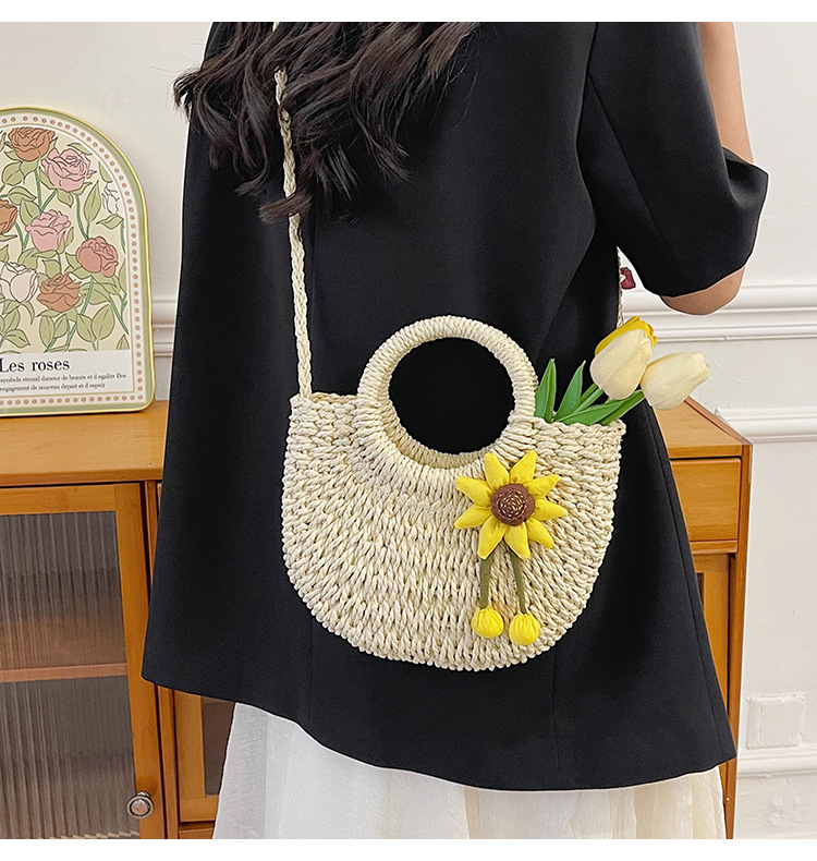 Femmes Moyen Paille Fleur Style Classique Rond Chaîne De Caractères Sac Bandoulière display picture 3