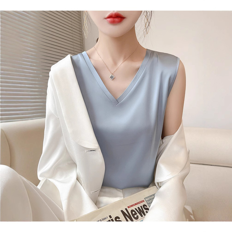 White Faux Silk Camisole for Women, 0-Silk Satin V-Neck Sleeveless Undershirt, Top for Wearing under a Suit or as a T-Shirt