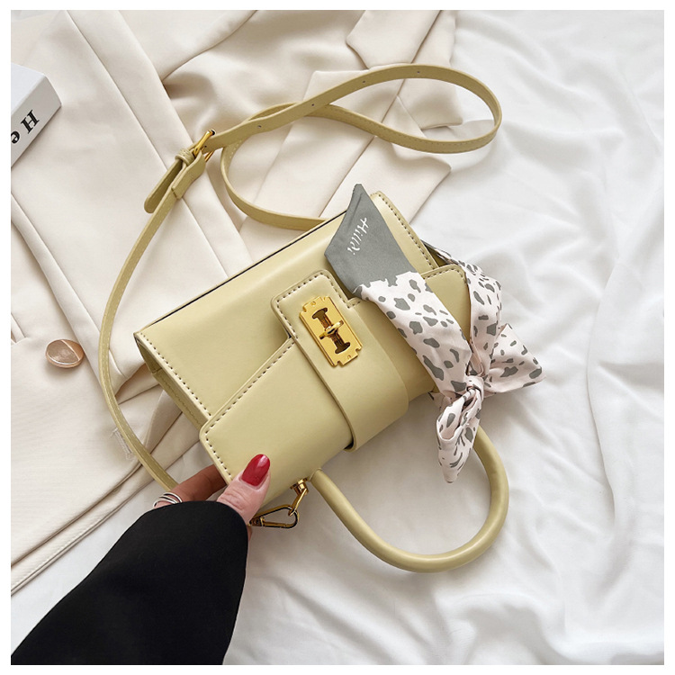 Women's Pu Leather Solid Color Fashion Square Buckle Crossbody Bag Square Bag display picture 5