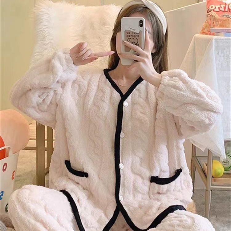 Pijamas de lana de coral para mujer otoño e invierno manga larga 2024 nuevo estilo más franela gruesa de terciopelo traje de servicio a domicilio de alta gama