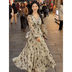 蝶花柄ドレス女性の冬 2025 新しいフレンチ V ネックインクプリント長袖ウエスト痩身ロングスカート