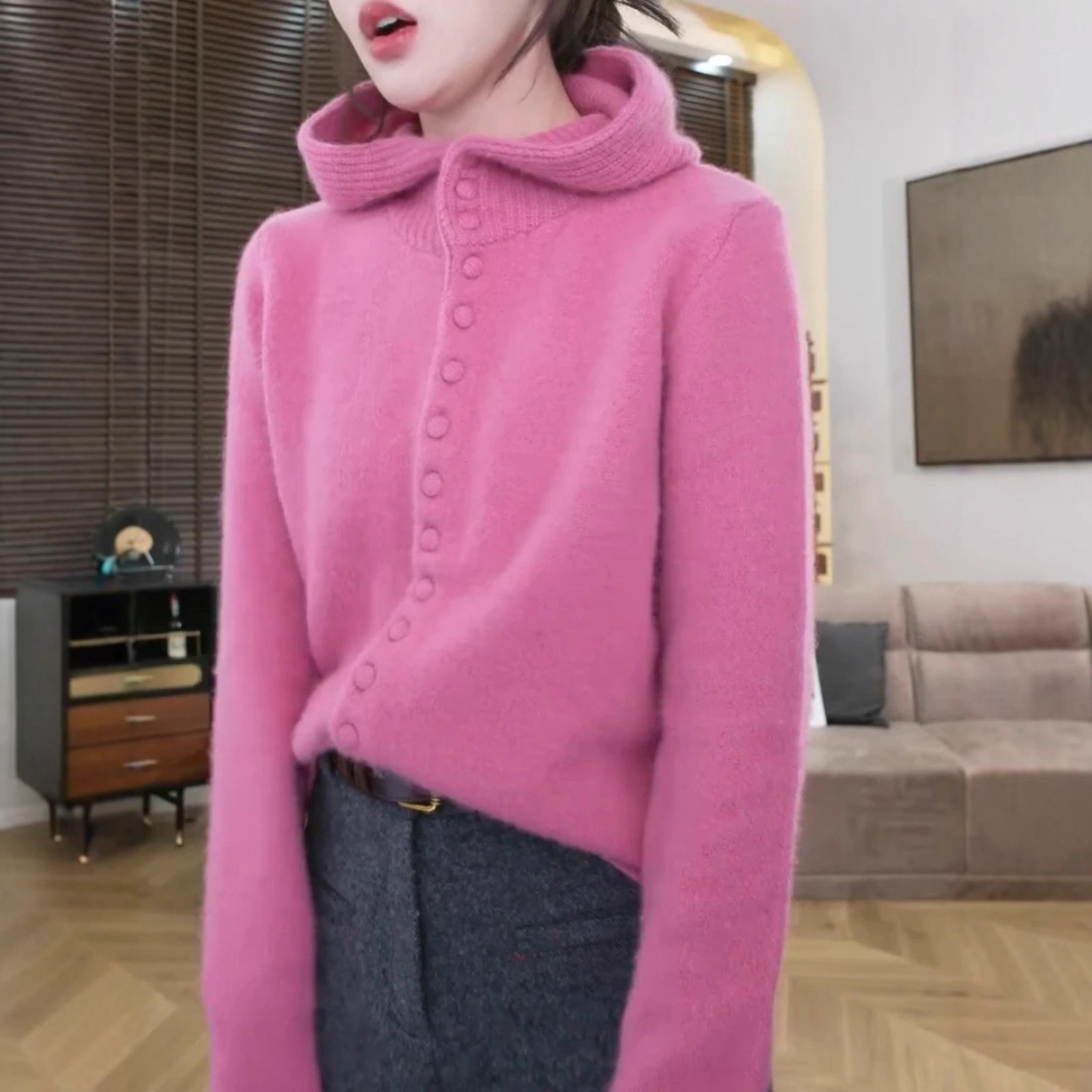 大码女装别致连帽长袖单排扣针织开衫春季新款显瘦设计感减龄毛衣