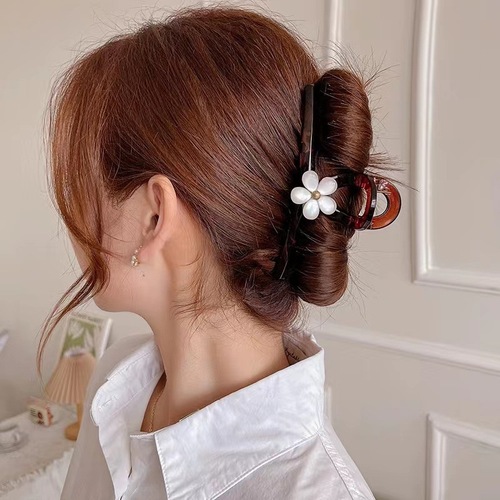 Elegant flower-like fruit jelly color claw clip for women's nape, pineapple-style updo shark clip, high-end large hair clip, Instagram-style hair accessory