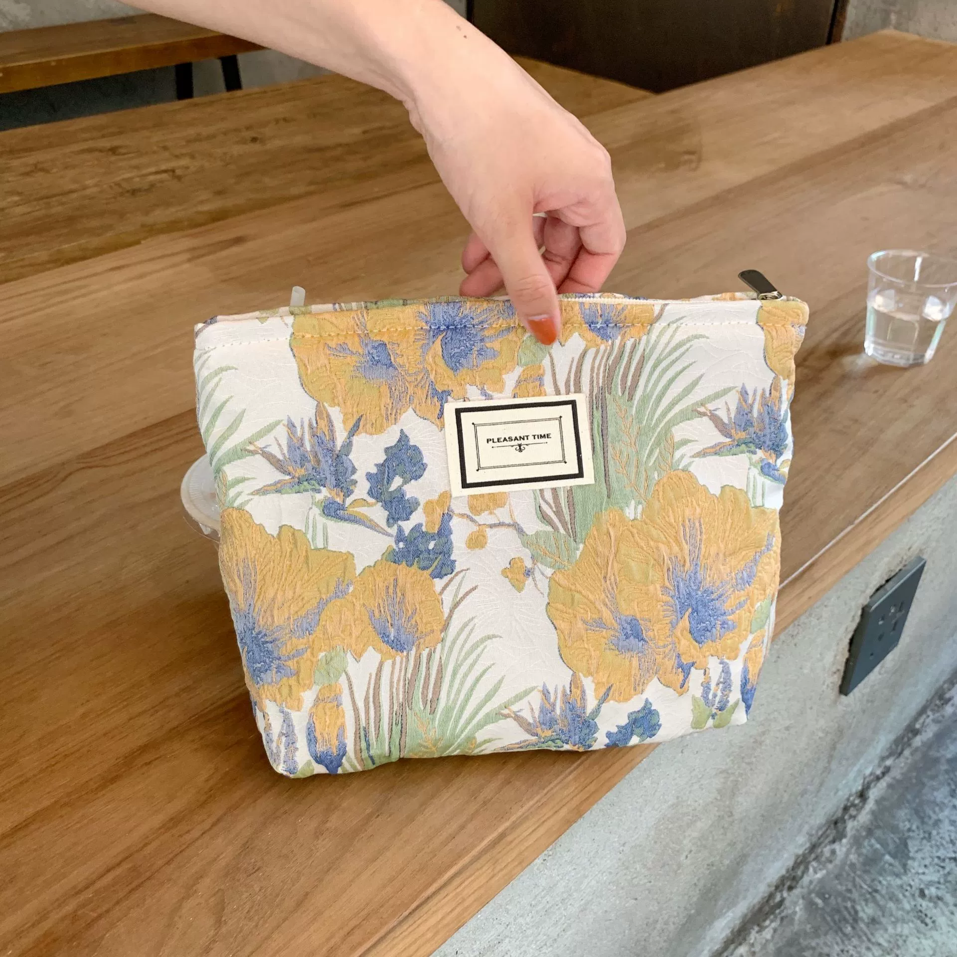 Retro capacious cosmetic bag, storage system, pencil case, brocade